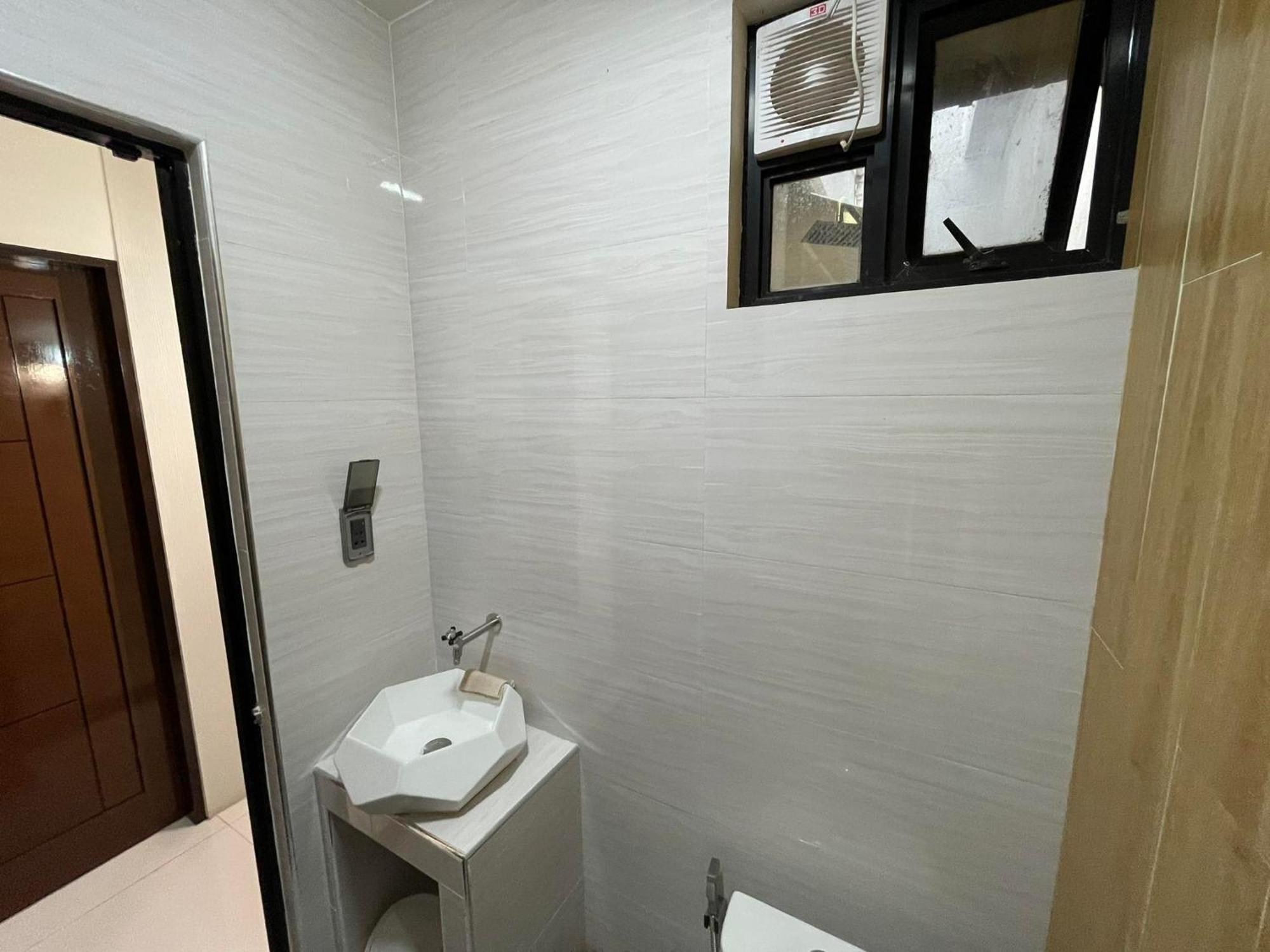 Showmecas Alley Stay Тагбиларан Сити Екстериор снимка