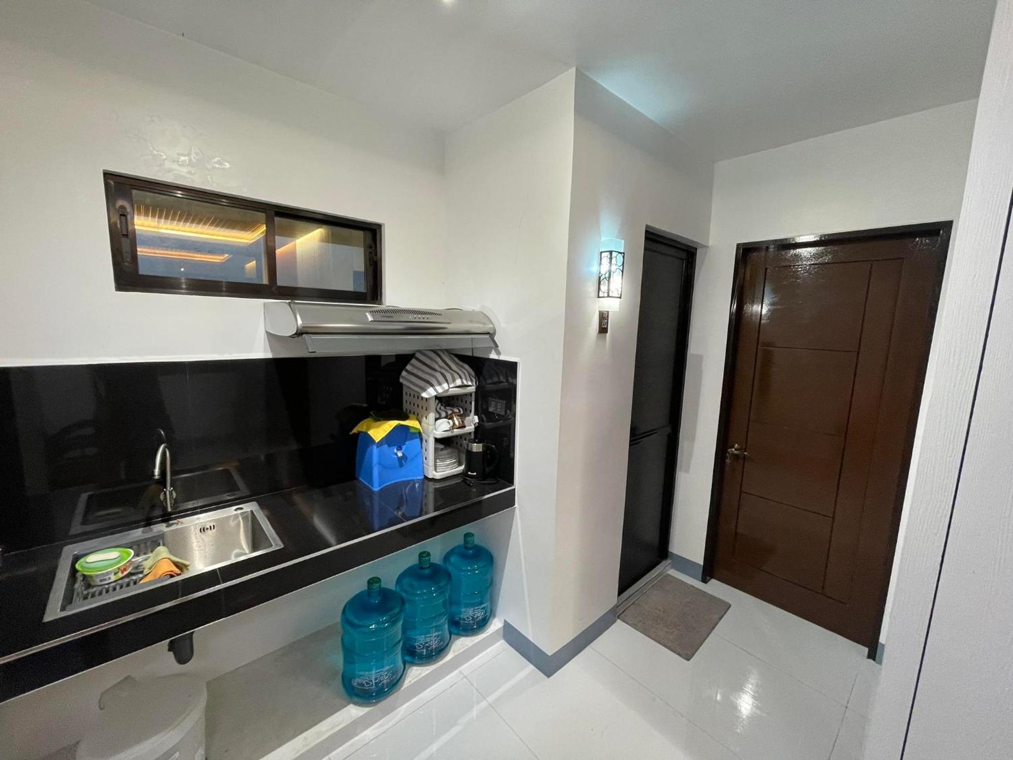 Showmecas Alley Stay Тагбиларан Сити Екстериор снимка
